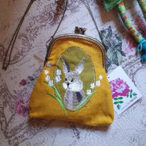 Vintage kollane tikitud jänku&piibelehtedega kotike